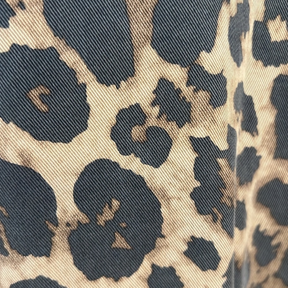 EUC r//c size small leopard print button down top - Picture 7 of 11